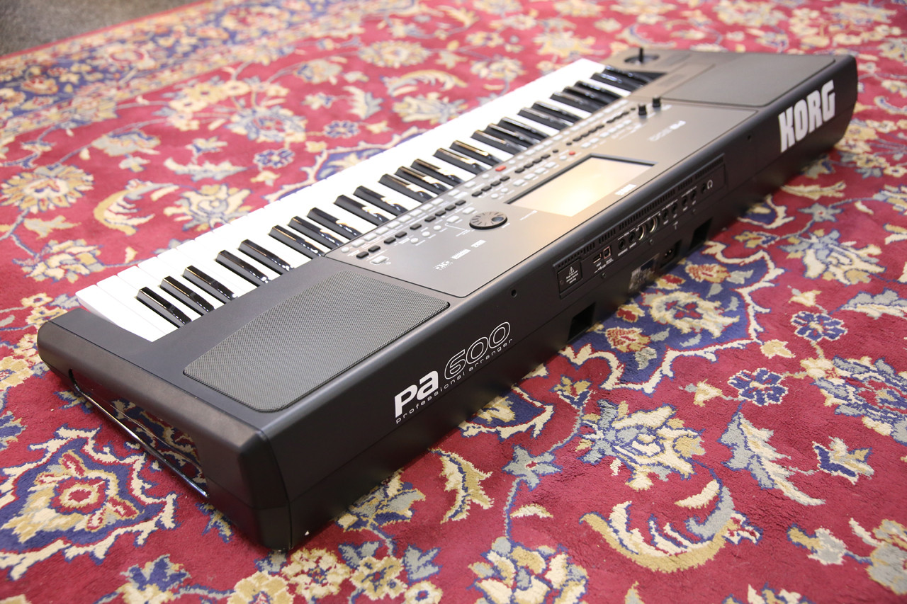 Korg PA600 61-Key Arranger Workstation Keyboard 2nd Hand | Rich
