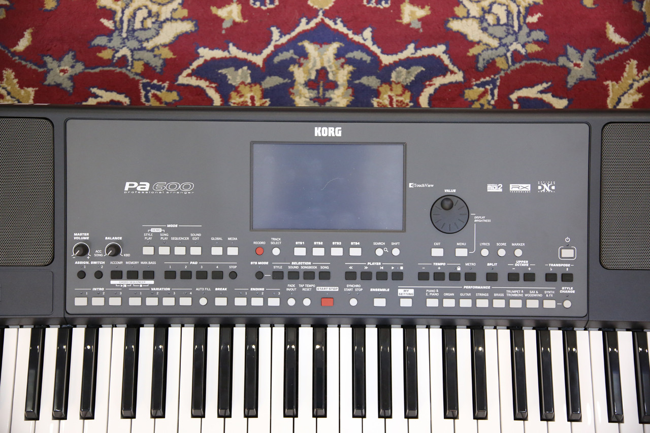 Korg PA600 61-Key Arranger Workstation Keyboard 2nd Hand | Rich