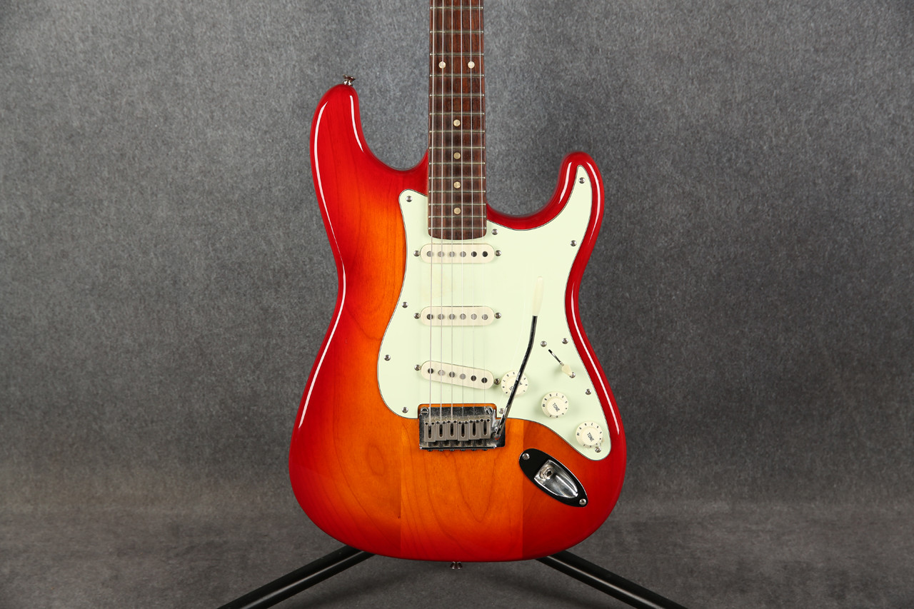Squier Standard Series Stratocaster Cherry Sunburst 2nd Hand