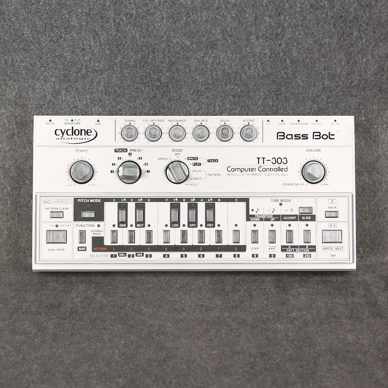 cyclone analogic Bass Bot TT-303 アナログシンセ インテリジェント