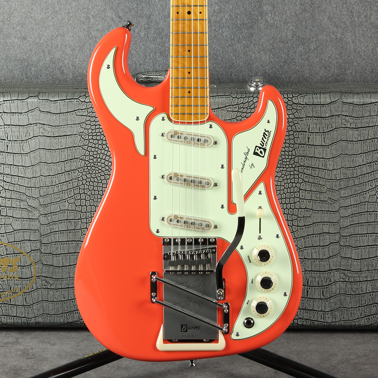SHARK BURN Custom Classic Drive Burns Custom Elite Hank Marvin The Shadows Fiesta Red 2nd Hand