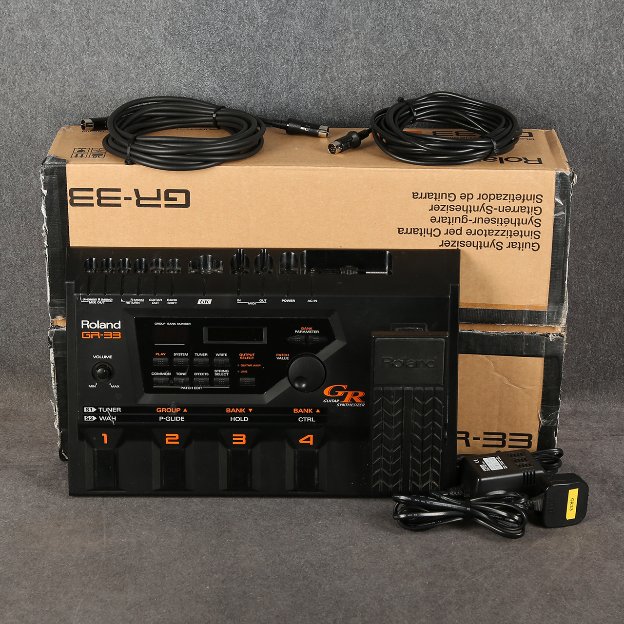 Roland GR-33 Guitar Synthesizer 2nd Hand | Rich Tone Music