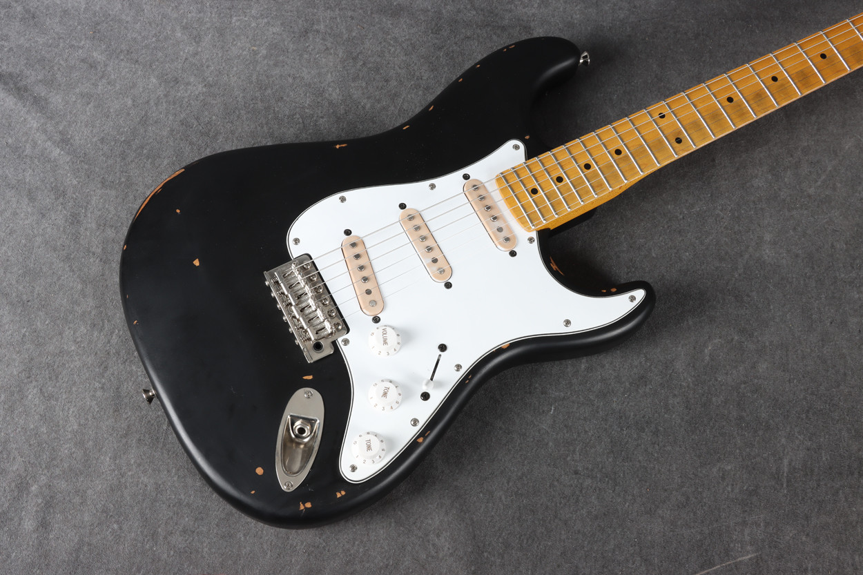 Vintage Guitars Icon Series V6 Relic Boulevard Black 2nd Hand