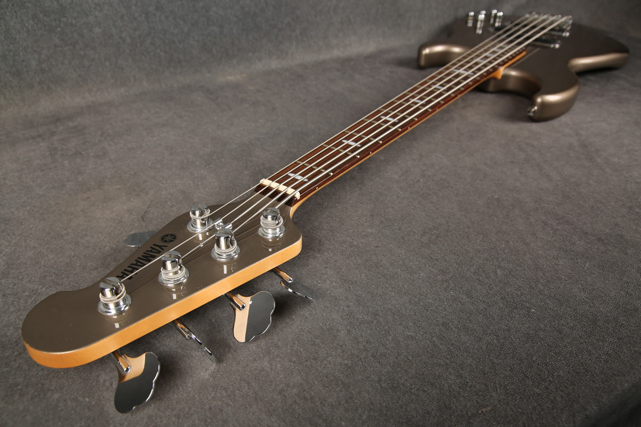 【希少】YAMAHA BB615 メタリックグレー 5弦アクティブベース Yamaha BB615 5 String Bass Pewter Grey 2nd Hand | Rich Tone Music