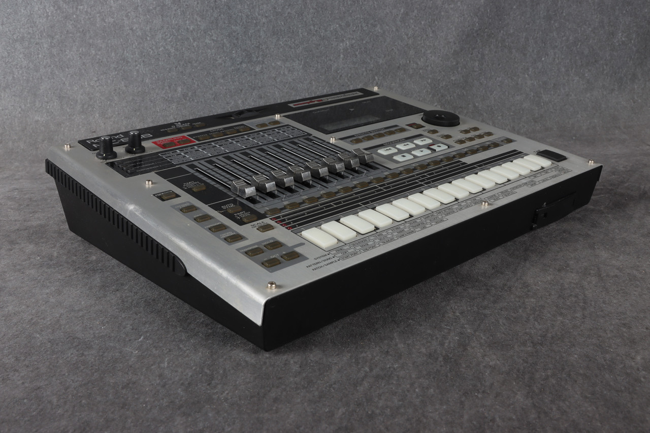 Roland MC-808 Sampling GrooveBox 2nd Hand | Rich Tone Music