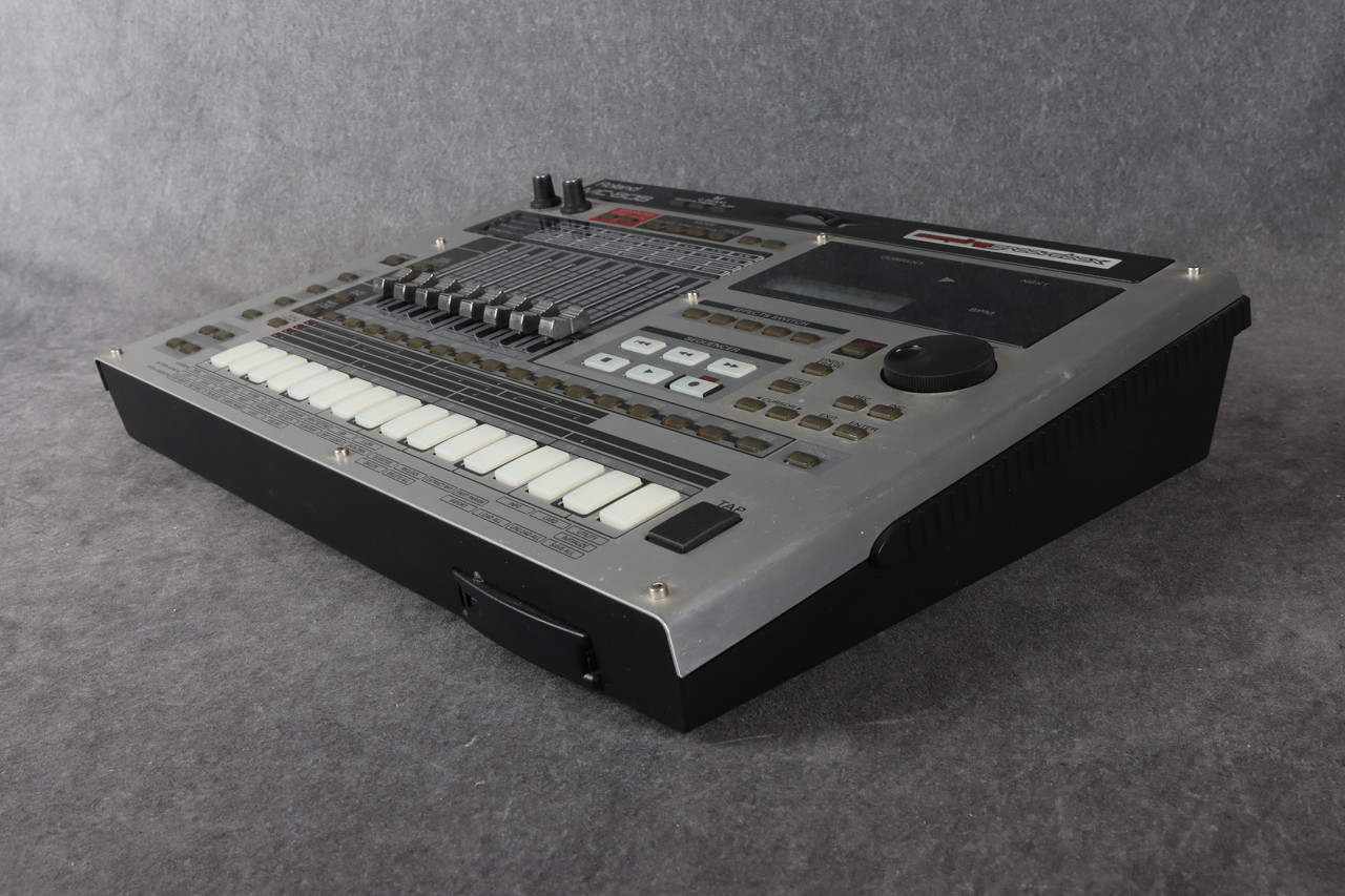 Roland MC-808 Sampling GrooveBox 2nd Hand | Rich Tone Music
