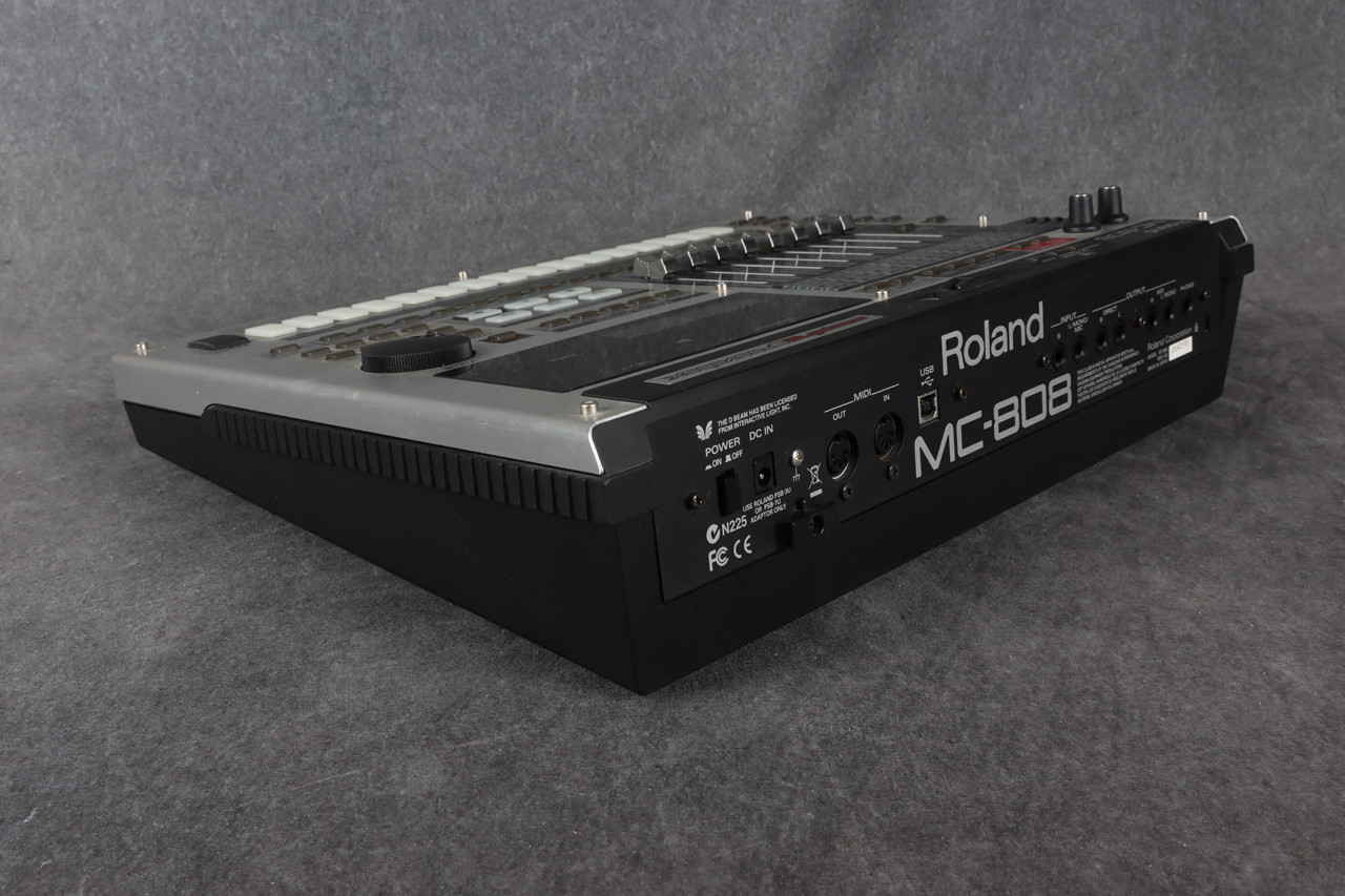 Roland MC-808 Sampling GrooveBox 2nd Hand | Rich Tone Music