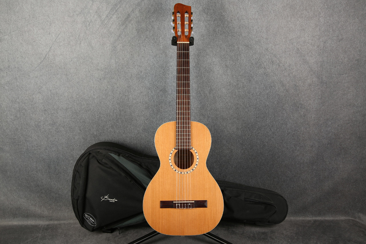 Art & Lutherie Ami Nylon Cedar Classical Guitar 2nd Hand | Rich