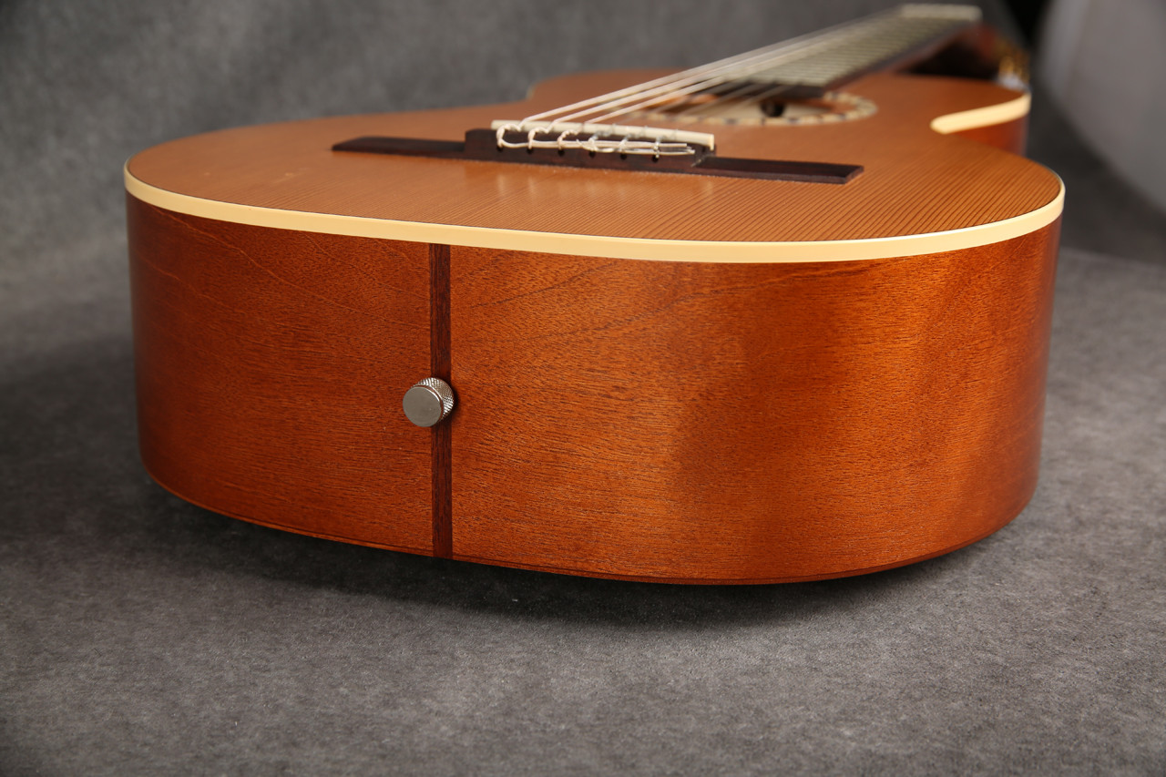 Art & Lutherie Ami Nylon Cedar Classical Guitar 2nd Hand | Rich