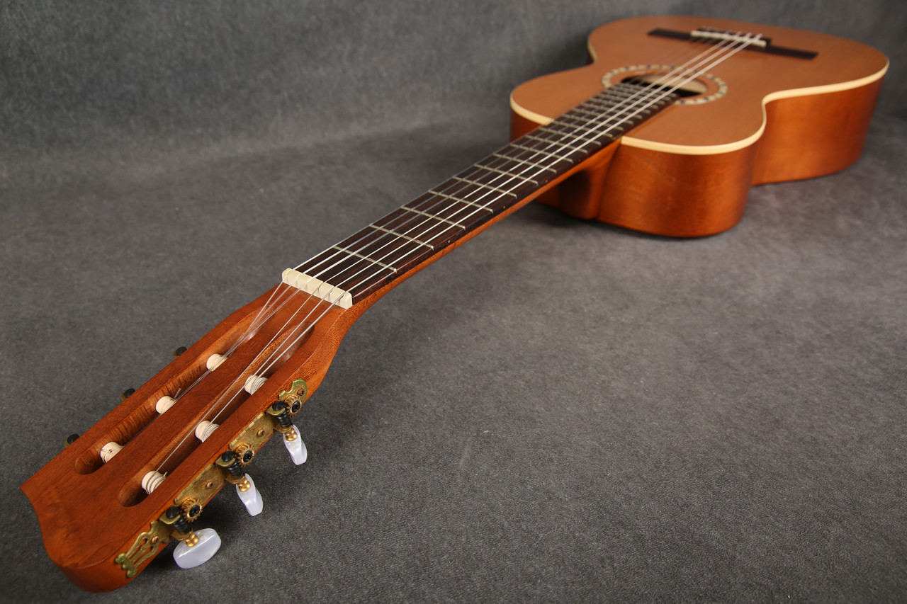 Art＆Lutherieアコースティックギター アコースティックギター Art&Lutherie (アートアンドルシアー)のギター