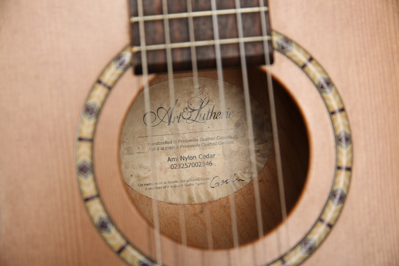 Art & Lutherie Ami Nylon Cedar Classical Guitar 2nd Hand | Rich
