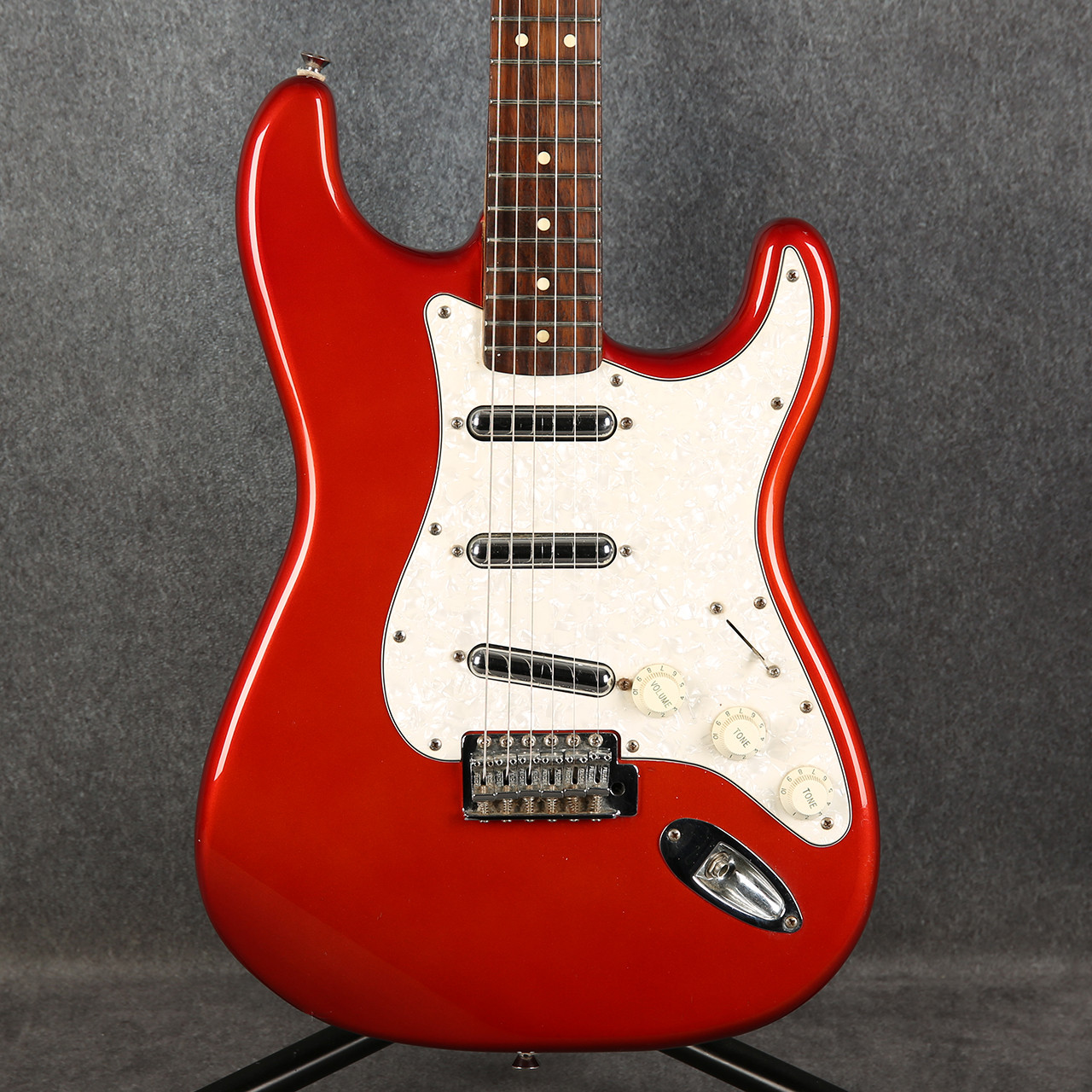 Squier Vintage Modified Surf Stratocaster Candy Apple Red 2nd Hand