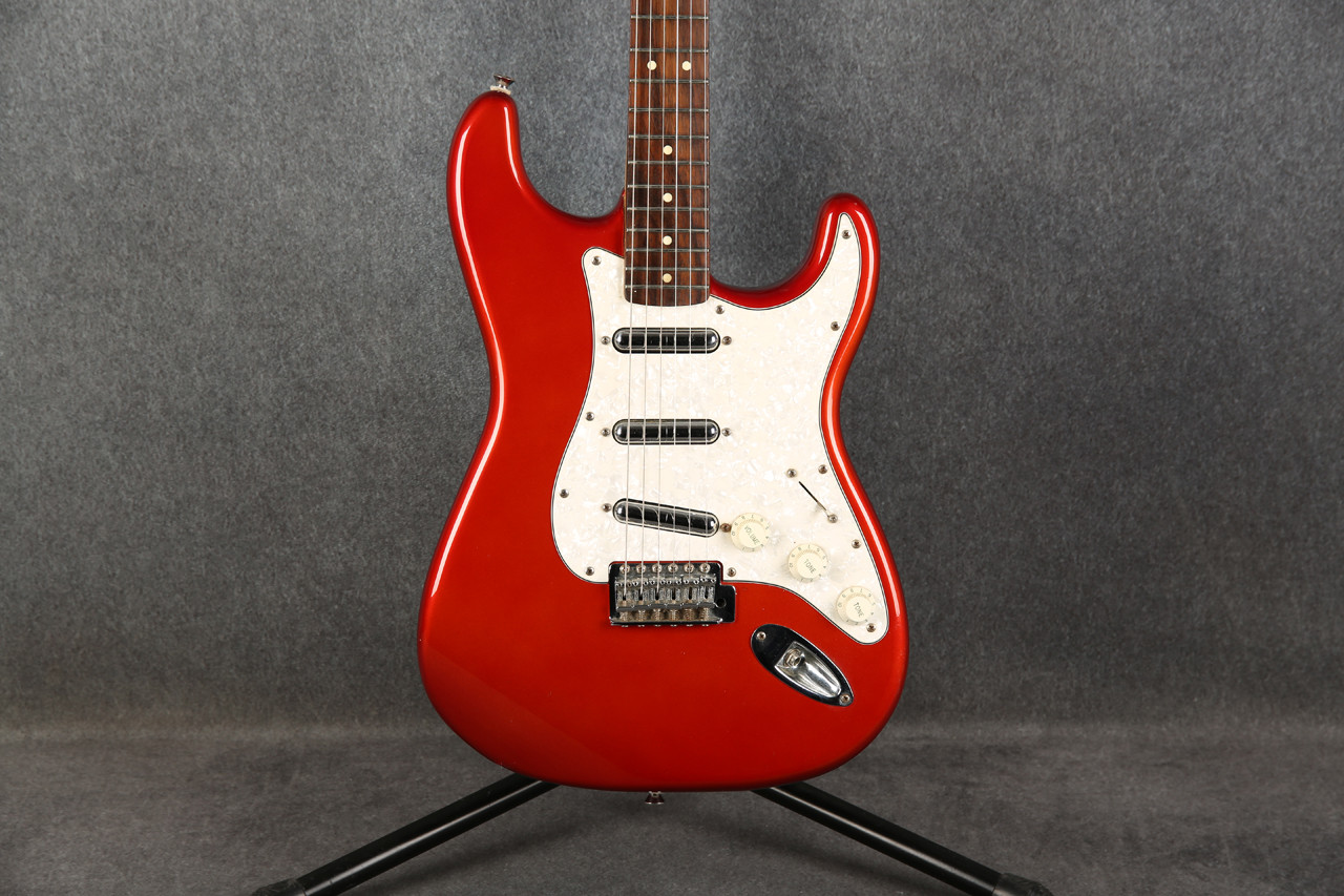 Squier Vintage Modified Surf Stratocaster Candy Apple Red 2nd Hand
