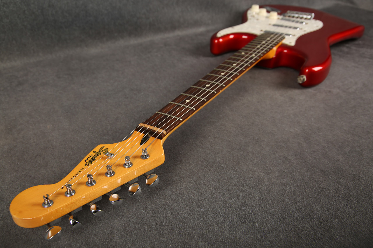 Squier Vintage Modified Surf Stratocaster Candy Apple Red 2nd Hand