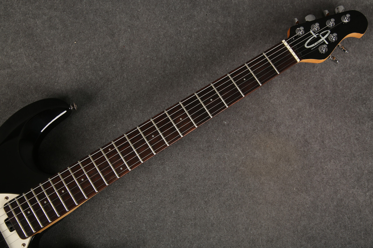 OLP by Music Man Silhouette MM4 Black 2nd Hand | Rich Tone Music