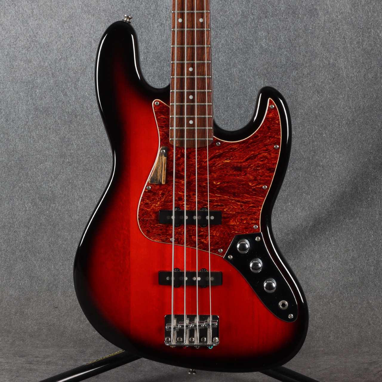 Squier Standard Jazz Bass 2 Tone Red Burst 2nd Hand | Rich Tone Music