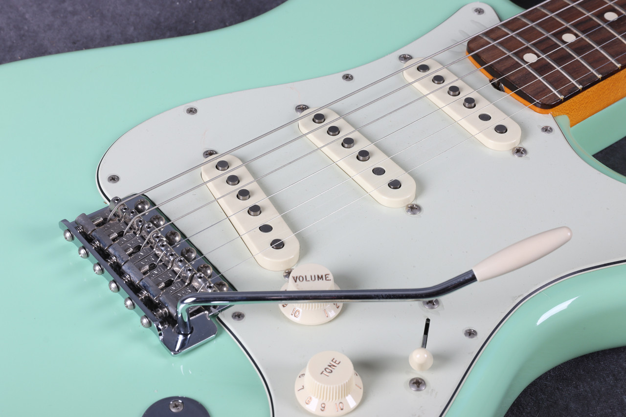ギター Fender Mexico Stratocaster Lacquer Fender Mexican Special Edition 60s Stratocaster Lacquer Surf Green