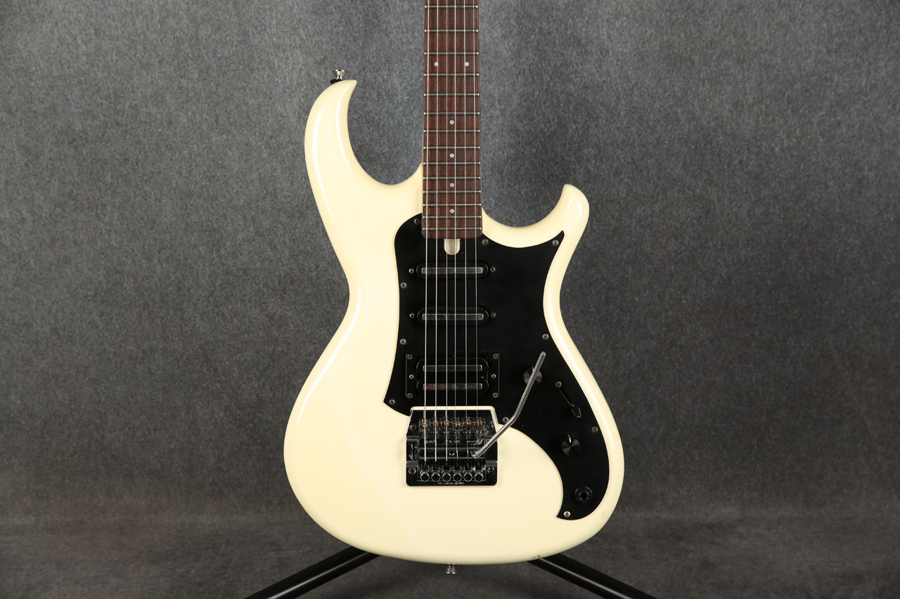 Aria Pro II RS Knight Warrior White 2nd Hand | Rich Tone Music