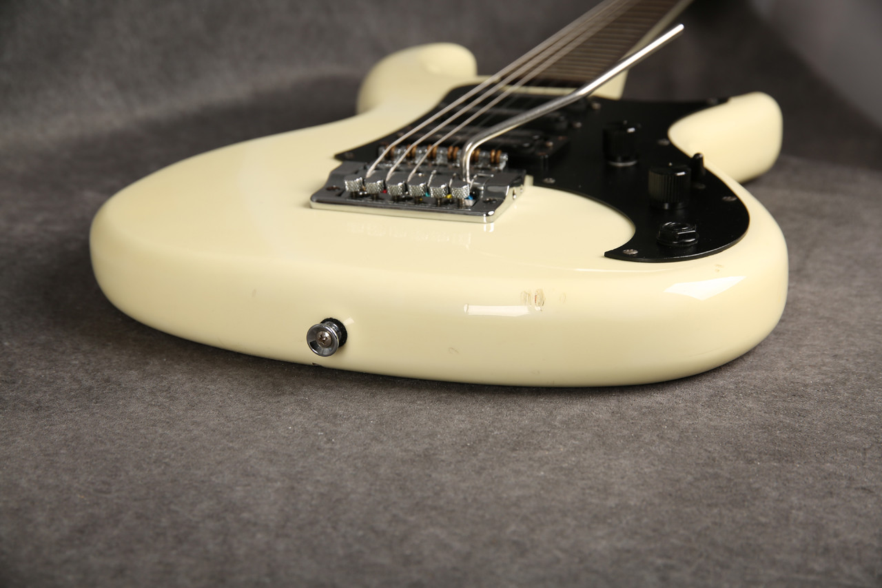 Aria Pro II RS Knight Warrior White 2nd Hand | Rich Tone Music