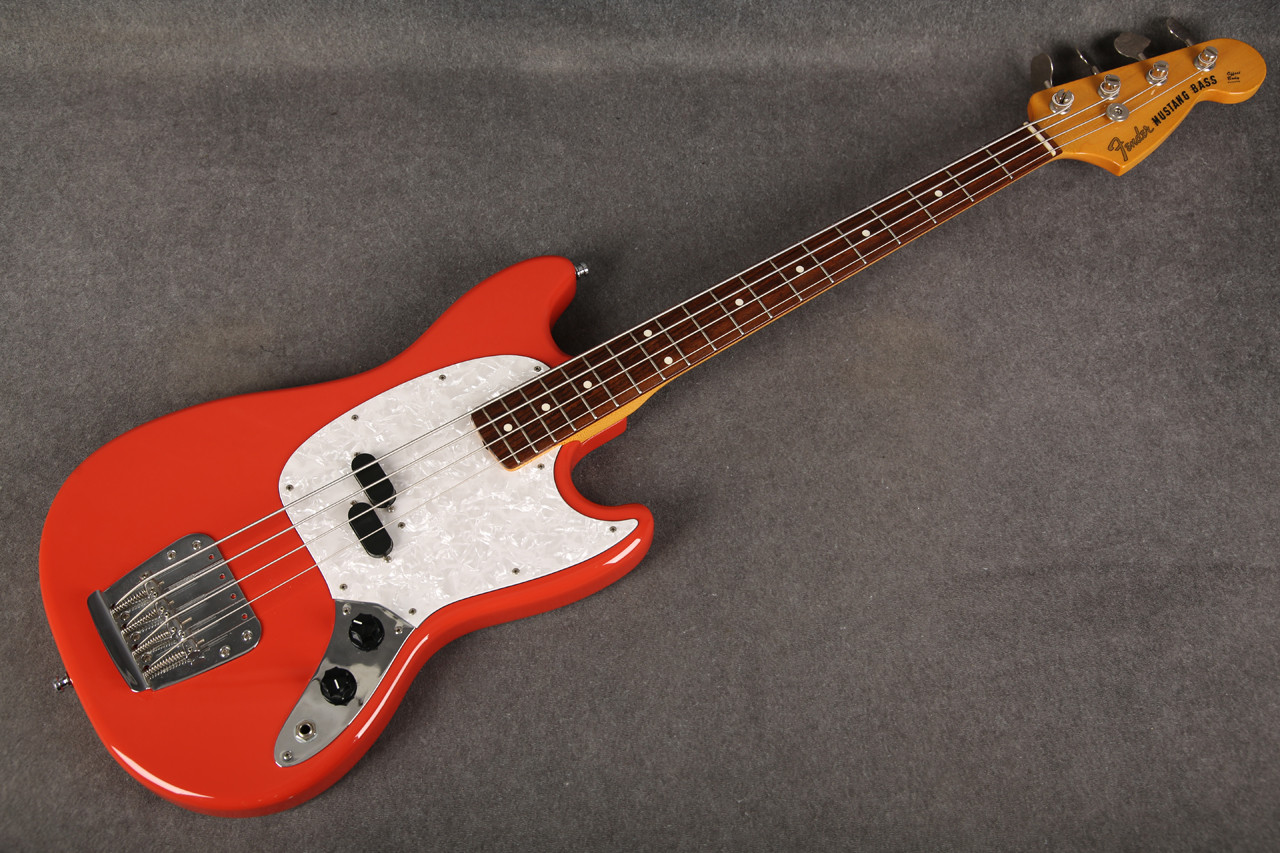 Fender Mustang Bass Made in Japan Fiesta Red 2nd Hand | Rich Tone