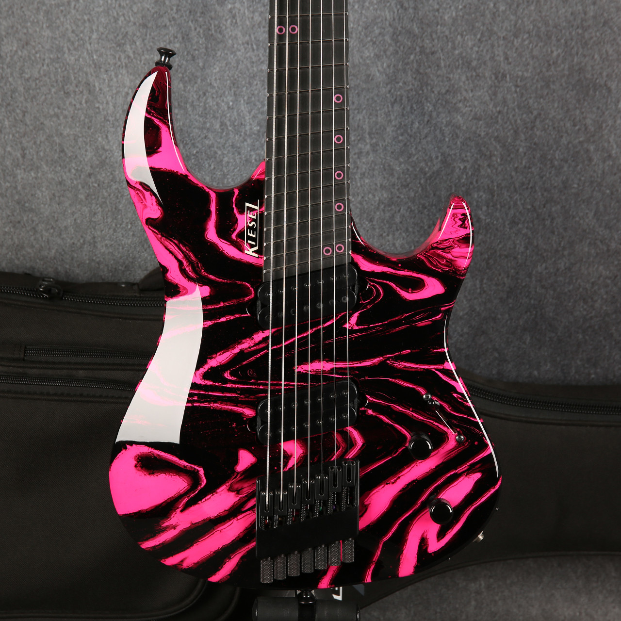 Kiesel Osiris 7 Pink Black Swirl 2nd Hand | Rich Tone Music