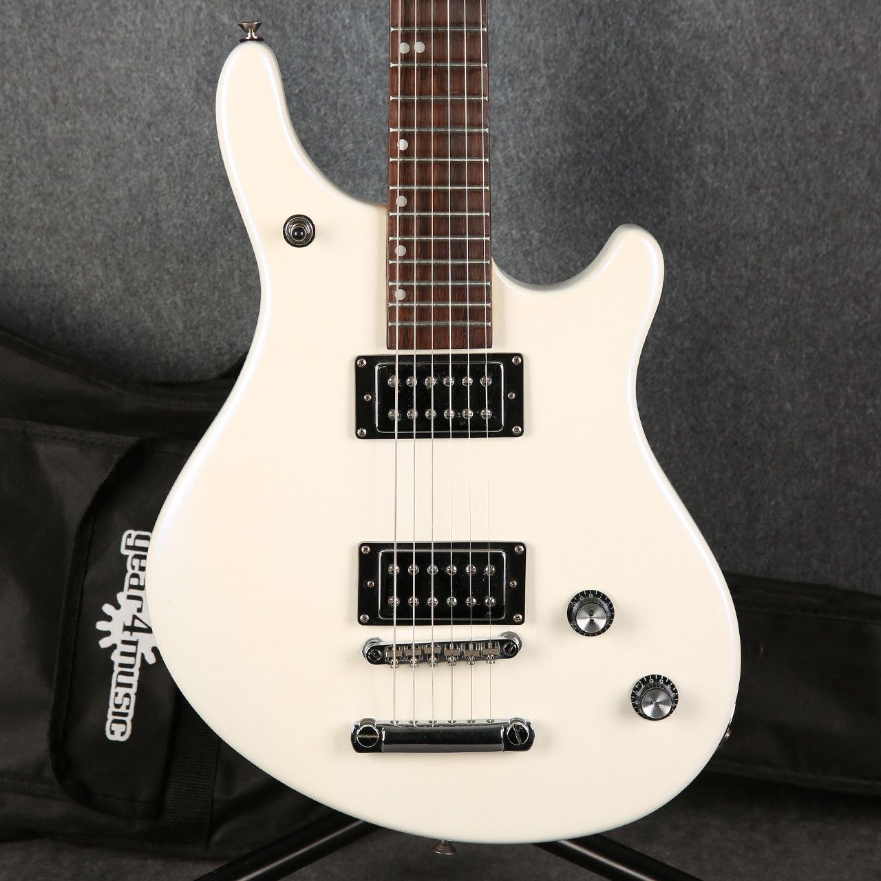 Washburn Maverick Series BT-2 White 2nd Hand | Rich Tone Music