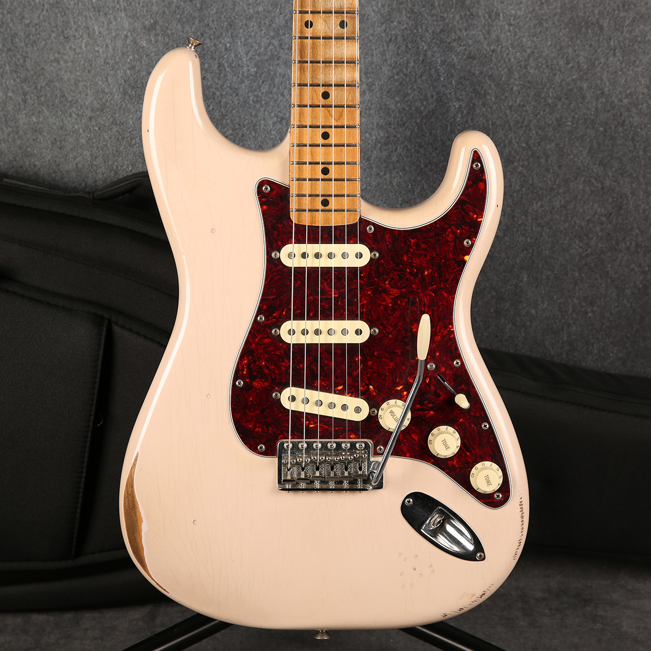 Fender FSR Vintera Road Worn 60s Stratocaster Shell Pink 2nd Hand