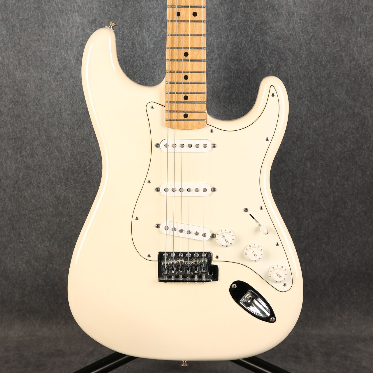 ギター Fender Stratocaster made in Mexico Fender Standard Stratocaster Made In Mexico Arctic White 2nd Hand