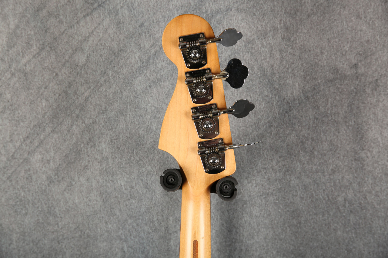 Squier Jazz Bass Made in Korea Black 2nd Hand | Rich Tone Music