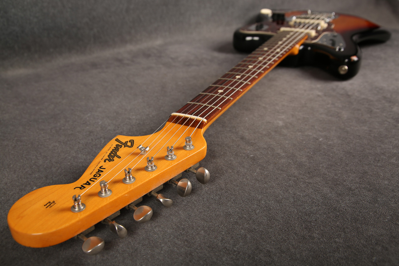 Fender American Vintage 62 Jaguar 3-Tone Sunburst 2nd Hand | Rich