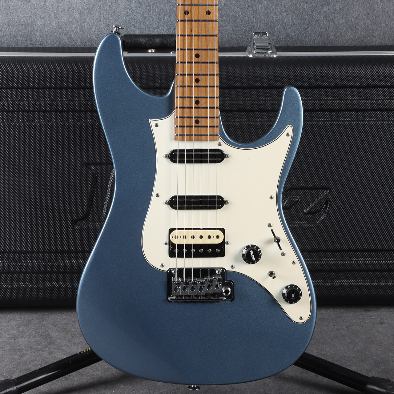 Ibanez AZ2204-ICM Prestige Ice Blue Metallic 2nd Hand | Rich Tone