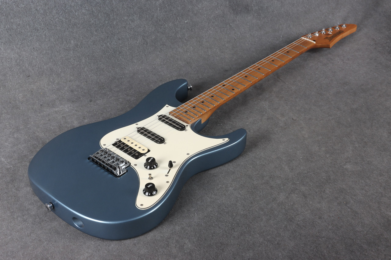 Ibanez AZ2204-ICM Prestige Ice Blue Metallic 2nd Hand | Rich Tone