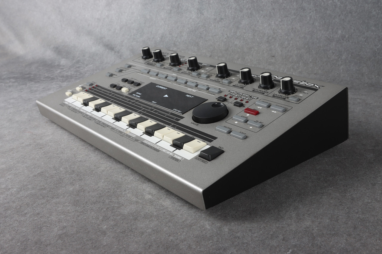 Roland MC-303 Groovebox 2nd Hand | Rich Tone Music