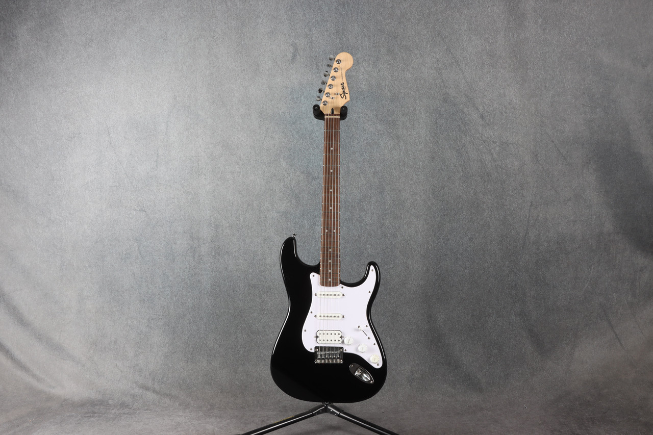 Squier Bullet Stratocaster HSS Black 2nd Hand | Rich Tone Music
