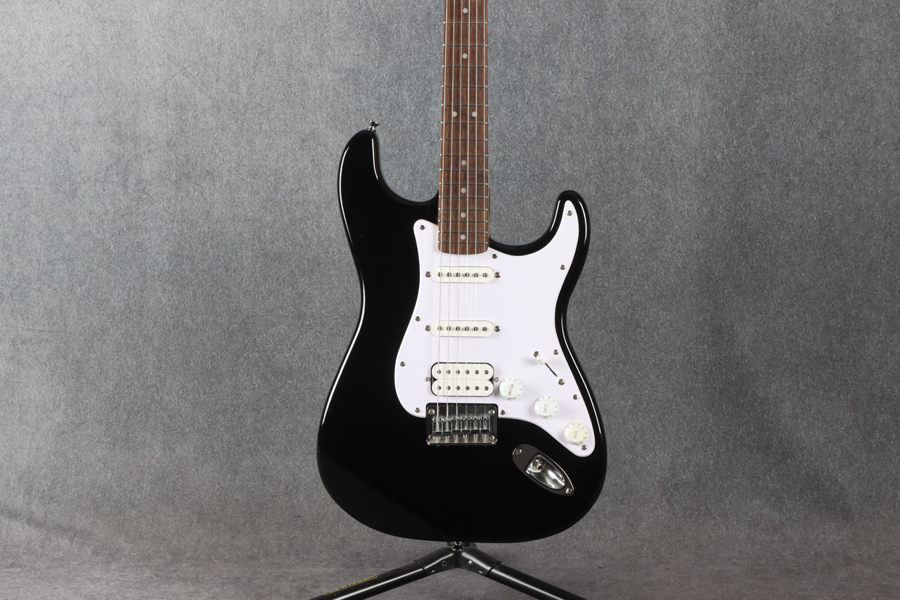 Squier Bullet Stratocaster HSS Black 2nd Hand | Rich Tone Music