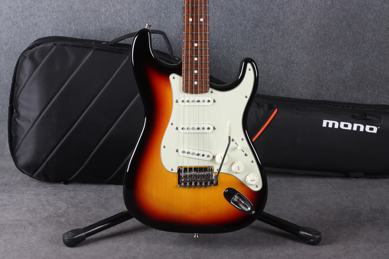 Fender Junior Collection Stratocaster MIJ 3-Colour Sunburst 2nd
