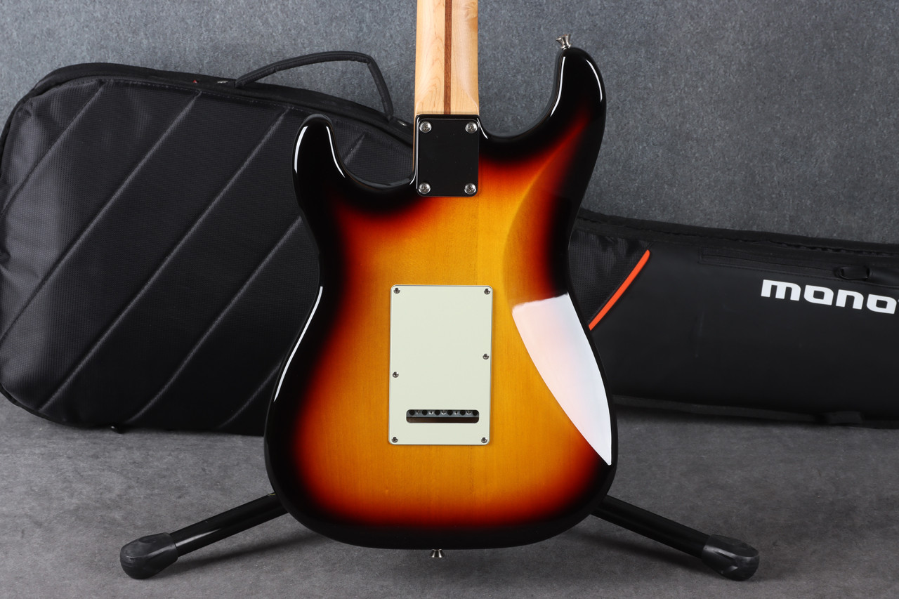 Fender Junior Collection Stratocaster MIJ 3-Colour Sunburst 2nd
