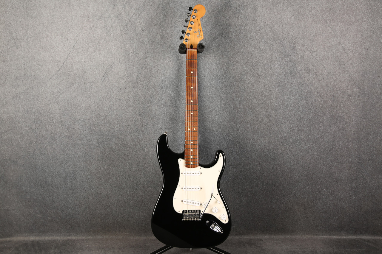 Fender Mexican Standard Stratocaster Black 2nd Hand | Rich Tone Music