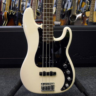 Fender American Deluxe Precision Bass - Arctic White w/ Case - 2nd Hand