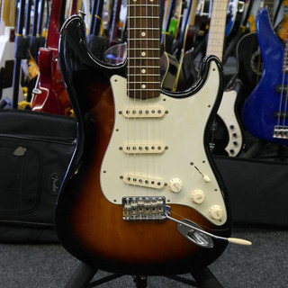 Fender Classic Series Stratocaster - 3-Tone Sunburst w/ Gig Bag - 2nd Hand