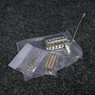 Fender Vintage Stratocaster Tremolo Assembly, 2 3/16 Spacing w/Bag - 2nd Hand Fender Vintage Stratocaster Tremolo Assembly, 2 3/16 Spacing w/Bag - 2nd Hand