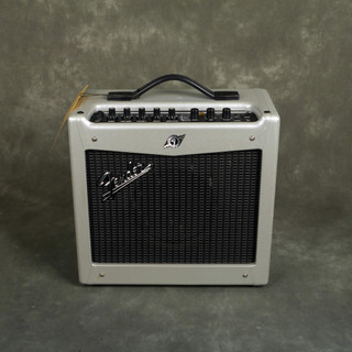 Fender Mustang I V2 - Silver - 2nd Hand Fender Mustang I V2 - Silver - 2nd Hand