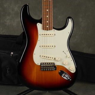 Fender Classic Series 60s Stratocaster - Sunburst w/Gig Bag - 2nd Hand