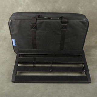 Pedaltrain Classic 2 Pedalboard w/Gig Bag - 2nd Hand (113376) Pedaltrain Classic 2 Pedalboard w/Gig Bag - 2nd Hand (113376)