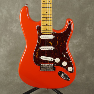 Vintage Guitars V6 Electric Guitar - Fiesta Red - 2nd Hand (114059) Vintage Guitars V6 Electric Guitar - Fiesta Red - 2nd Hand (114059)