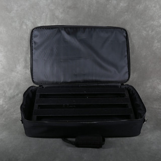 Pedaltrain Classic 2 Pedalboard w/Gig Bag - 2nd Hand (114590) Pedaltrain Classic 2 Pedalboard w/Gig Bag - 2nd Hand (114590)