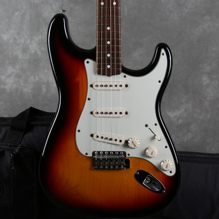 Fender Classic Player 60s Stratocaster - Sunburst w/Gig Bag - 2nd Hand