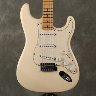 Fender Standard Stratocaster - White - 2nd Hand (116954) Fender Standard Stratocaster - White - 2nd Hand (116954)