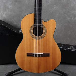 Samick LC-039GCEQ Classic Guitar - Hard Case - 2nd Hand Samick LC-039GCEQ Classic Guitar - Hard Case - 2nd Hand