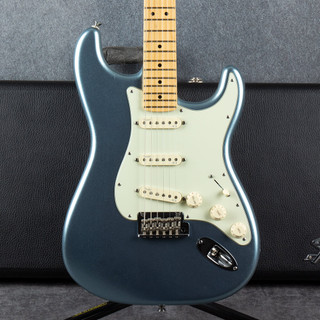 Fender American Deluxe Stratocaster - Mystic Blue - Hard Case - 2nd Hand